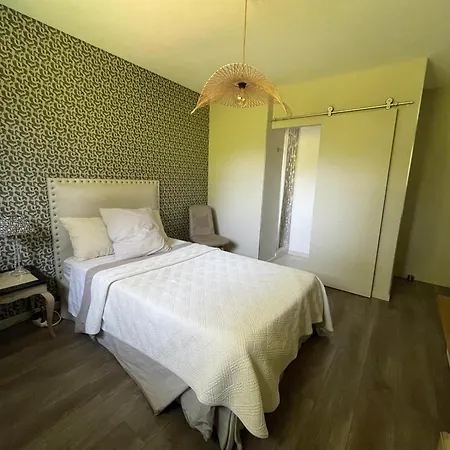 D'hôtes St Aubin De Médoc Bed & Breakfast
