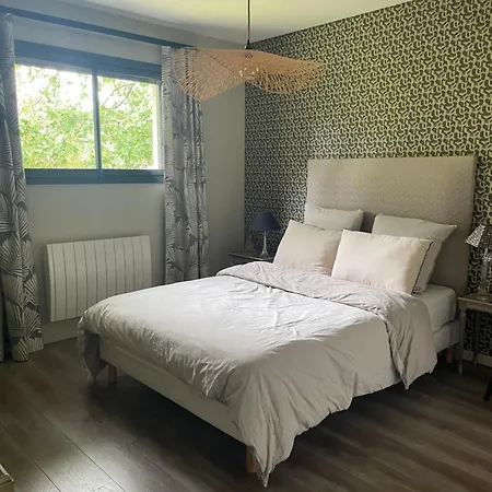 D'hôtes St Aubin De Médoc Bed & Breakfast